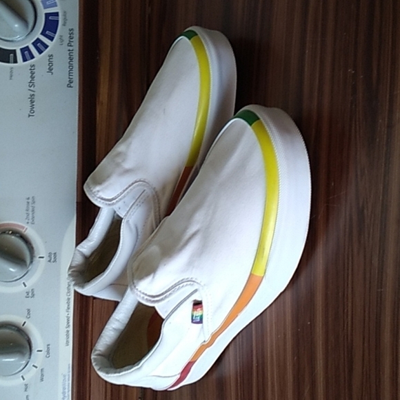 Vans Shoes - Lgbtq rainbow 🌈 vans mens 7 woman's 8.5